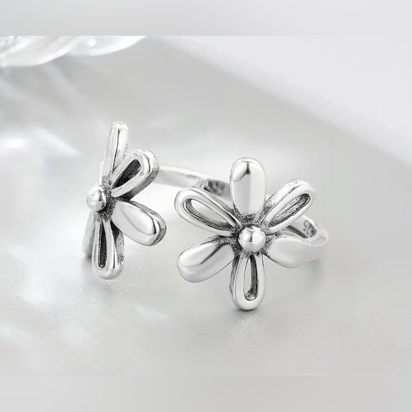 Jewelry - Real Sterling 925 Silver Vintage Style Double Hollow Flower Ring